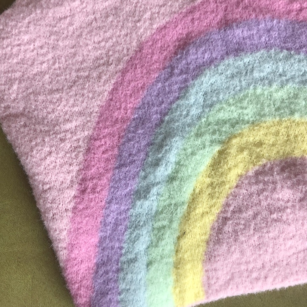 Rainbow 🌈 fluff tank - Picture 3 of 8